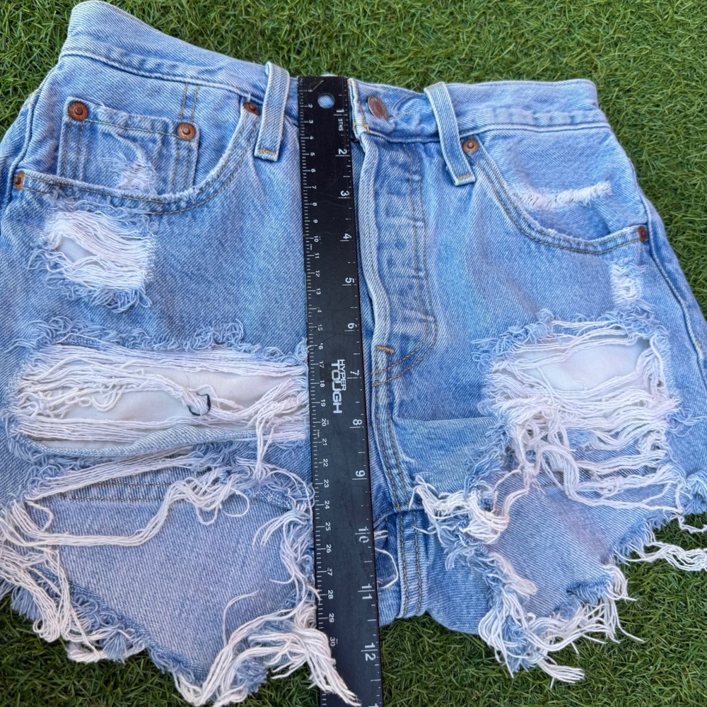 Levis Premium 501 Original Shorts Womens 25 Light Wash Distressed Denim Western - Picture 9 of 10